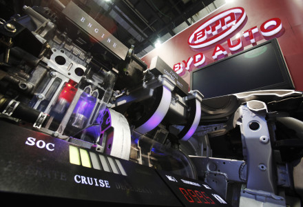 The engine on the BYD F6DM Plug-in Electric Hybrid is seen during the North American International Auto Show in Detroit, Michigan January 13, 2009. REUTERS/Mark Blinch (UNITED STATES) - RTR23CUE