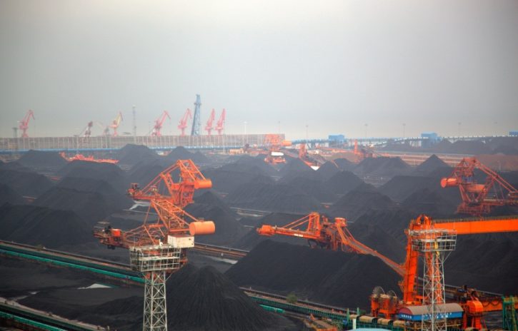 Coal piles up at a port in Hebei province (© Greenpeace/Liu Feiyue)