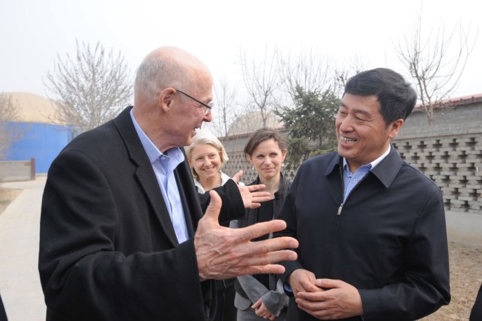 Hebei Vice Governor Zhang Jiehui and Paulson Institute Chairman Hank Paulson discuss Hebei’s efforts on air pollution