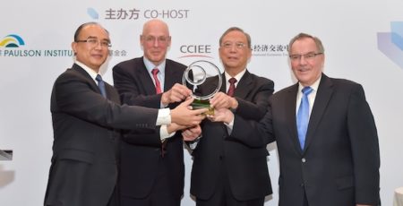 Shenzhen Mayor Qu Xin traveled to Beijing to accept the Paulson Prize on behalf of the Shenzhen Low-Carbon Zone project in 2014.